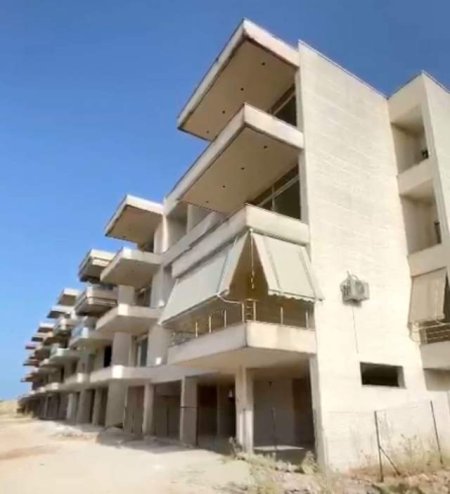 Sarande, shitet Vile ne plazh 3 Katshe Kati 4, 840 m² 340.000 Euro (Prane Stadiumit te qytetit)