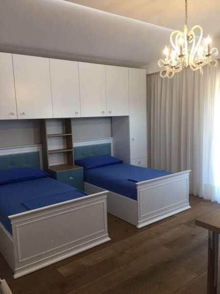 Tirane, jepet me qera Vile 4+1+A+BLK 540 m² 5.000 Euro (Long Hill Residence)