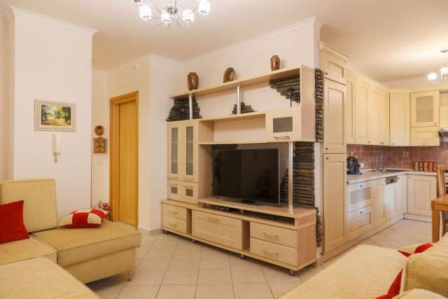 Tirane, jepet me qera apartament 1+1+A+BLK Kati 6, 100 m² 620 Euro (Rruga Myslym Shyri)