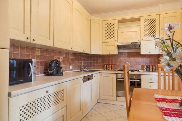 Tirane, jepet me qera apartament 1+1+A+BLK Kati 6, 100 m² 620 Euro (Rruga Myslym Shyri)