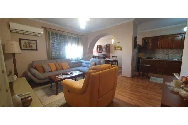 Tirane, jepet me qera apartament 1+1 Kati 3, 70 m² 550 Euro (Stadiumi Dinamo)
