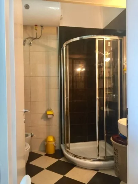 Tirane, jepet me qera apartament 1+1+BLK Kati 7, 67 m² 700 Euro (rruga e bogdaneve)