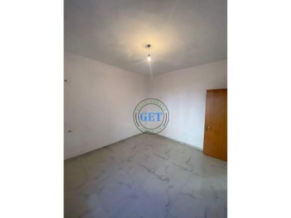 Durres, jepet me qera apartament 2+1+A+BLK Kati 1, 300 Euro (Prane Stadiumit,Durres)