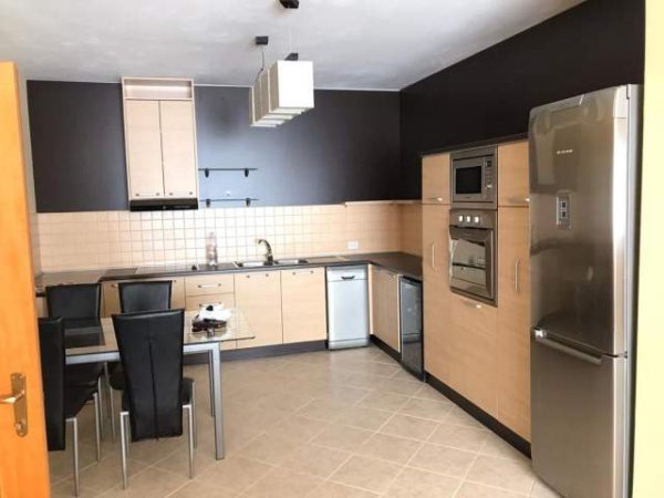 Tirane, jepet me qera apartament 2+1+BLK Kati 5, 85 m² 550 Euro (Ura e tabakve)