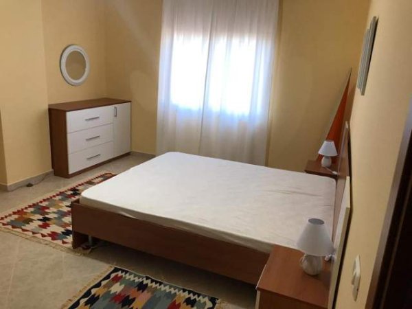 Tirane, jepet me qera apartament 2+1+BLK Kati 5, 85 m² 550 Euro (Ura e tabakve)