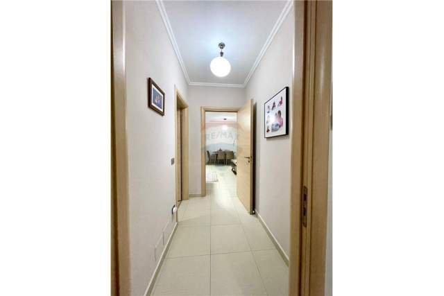 Tirane, shitet apartament 2+1 Kati 5, 89 m² 159.000 Euro (Rruga e Dibrës - Farmacia 10)