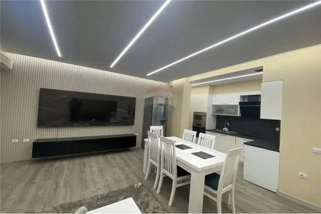 Tirane, jepet me qera apartament 3+1 Kati 1, 134 m² 800 Euro (Don Bosko)