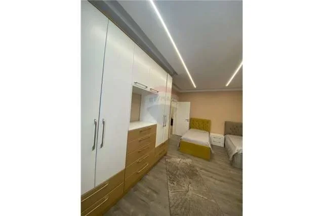 Tirane, jepet me qera apartament 3+1 Kati 1, 134 m² 800 Euro (Don Bosko)