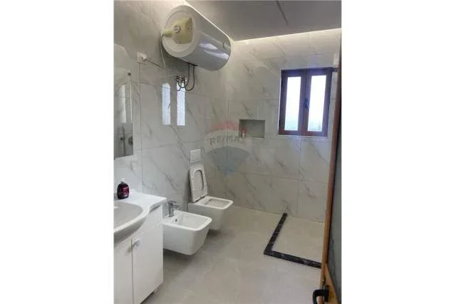 Tirane, jepet me qera apartament 3+1 Kati 1, 134 m² 800 Euro (Don Bosko)