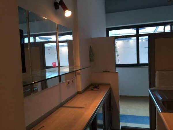 Tirane, jepet me qera dyqan Kati 0, 137 m² 700 Euro (riza cerov)