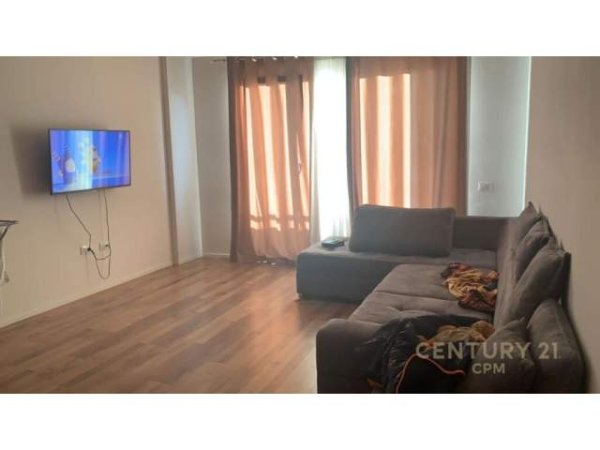 Tirane, jepet me qera apartament Kati 2, 114 m² 500 Euro (Prane ''Zoja e keshillit te mire.'')