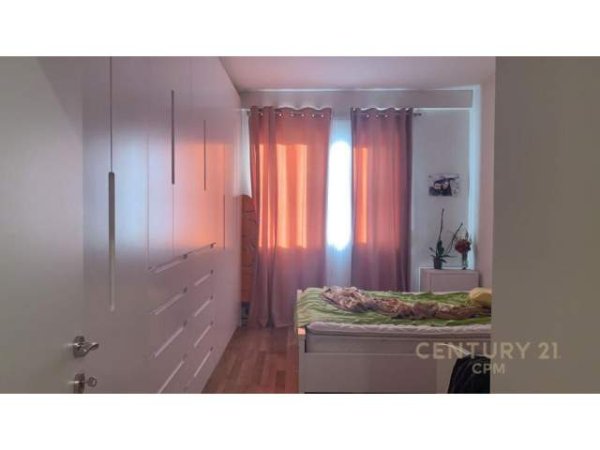 Tirane, jepet me qera apartament Kati 2, 114 m² 500 Euro (Prane ''Zoja e keshillit te mire.'')