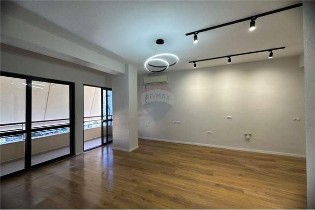 Tirane, shitet apartament 1+1+BLK Kati 4, 55 m² 75.000 Euro (Bulevardi i Ri)
