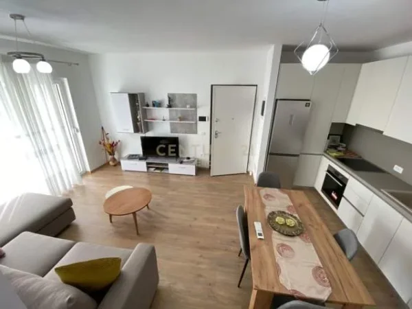Tirane, jepet me qera apartament 2+1 Kati 2, 95 m² 800 Euro (Park Life Rezidence)