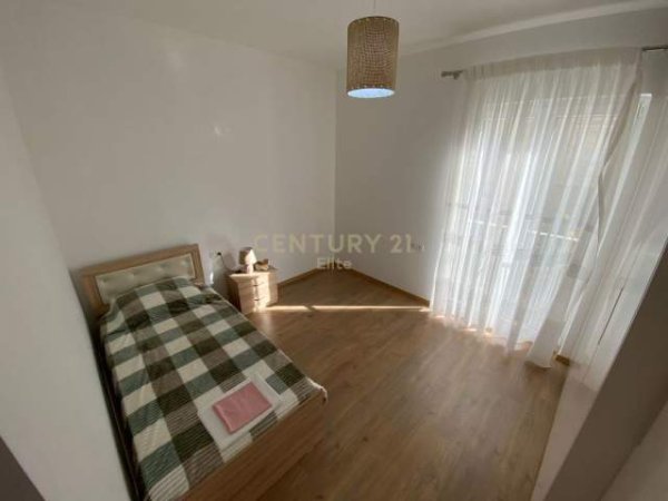 Tirane, jepet me qera apartament 2+1 Kati 2, 95 m² 800 Euro (Park Life Rezidence)