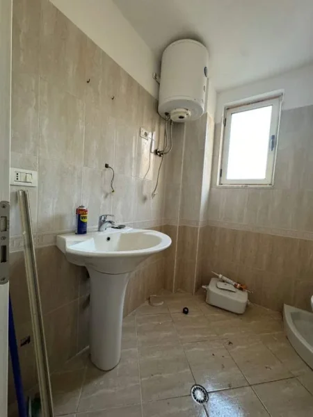 Tirane, jepet me qera apartament 2+1+A Kati 2, 90 m² 45.000 Leke (Universiteti Marin Barleti Selite)