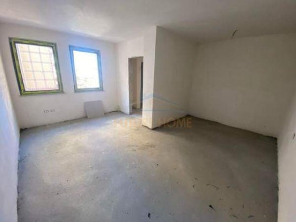 Tirane, shitet apartament 1+1 Kati 3, 78 m² 98.000 Euro (Unaza e Re)