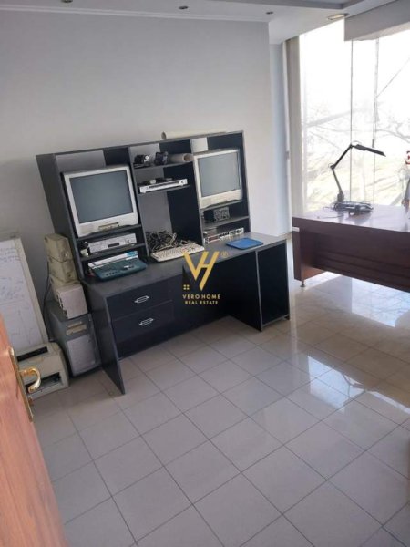 Tirane, jepet me qera zyre Kati 2, 106 m² 1.500 Euro (ISH EKSPOZITA SOT)