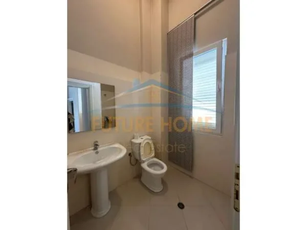 Tirane, jepet me qera apartament 2+1 Kati 2, 110 m² 900 Euro (Kodra e Diellit)