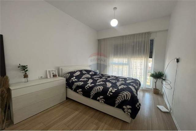 Tirane, jepet me qera apartament 1+1+BLK Kati 4, 64 m² 400 Euro (kompleksi kontakt)
