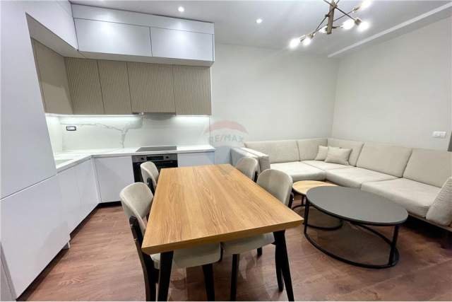 Tirane, jepet me qera apartament 2+1 Kati 4, 83 m² 800 Euro (21 Dhjetori)