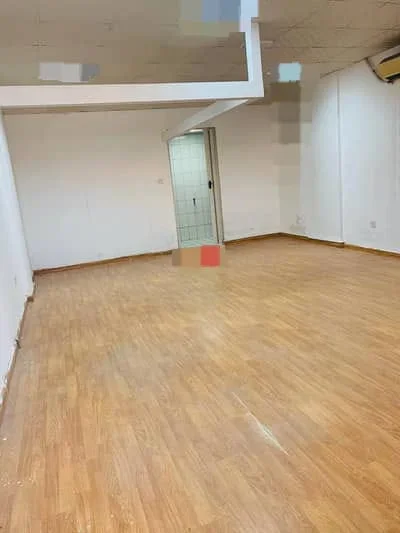 Tirane, jepet me qera dyqan Kati 1, 35 m² 650 Euro (brryli)