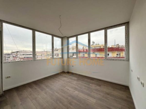 Tirane, shitet apartament 1+1+BLK Kati 8, 56 m² 75.000 Euro (Unaza re)
