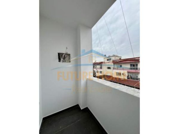 Tirane, shitet apartament 1+1+BLK Kati 8, 56 m² 75.000 Euro (Unaza re)