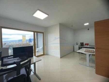 Tirane, jepet me qera ambjent biznesi Kati 11, 110 m² 1.500 Euro (Bllok)