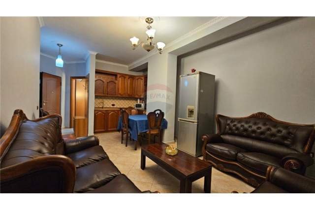 Tirane, jepet me qera apartament 1+1+BLK Kati 8, 65 m² 500 Euro (Rruga Lidhja e Prizrenit)
