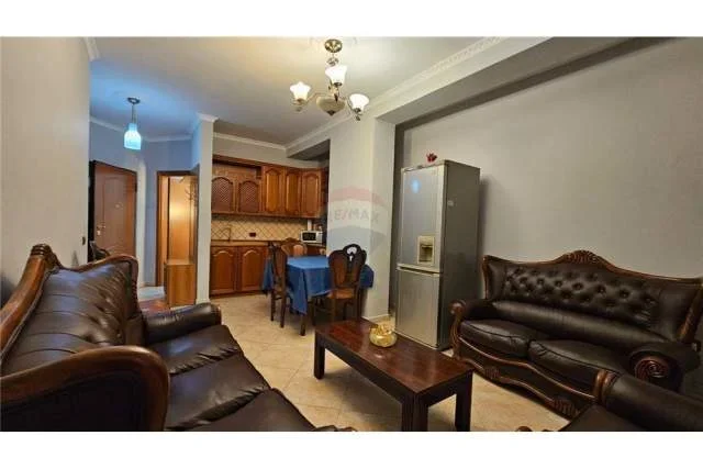 Tirane, jepet me qera apartament 1+1+BLK Kati 8, 65 m² 500 Euro (Rruga Lidhja e Prizrenit)