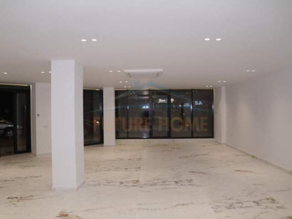 Tirane, ofert ambjent biznesi Kati 0, 128 m² 1.500 Euro