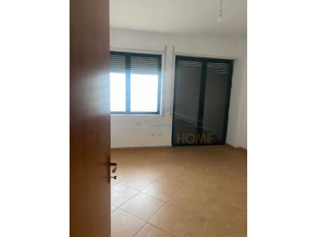 Shitet, Apartament 2+1, prane Kopshtit Botanik, Tiranë.