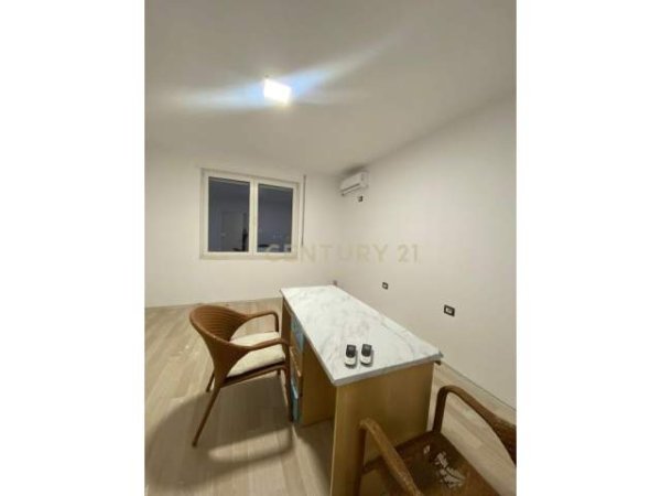 Tirane, jepet me qera apartament 2+1+BLK Kati 5, 98 m² 500  (Rruga xhanfize keko)