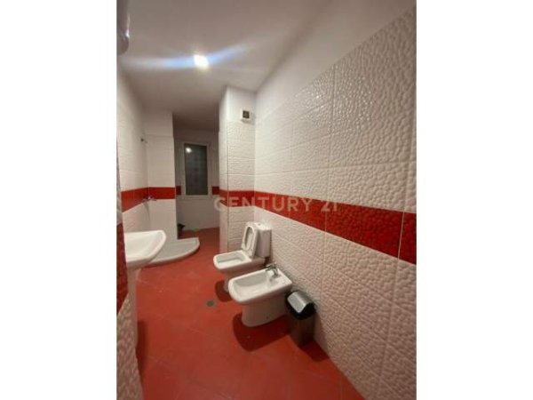 Tirane, jepet me qera apartament 2+1+BLK Kati 5, 98 m² 500  (Rruga xhanfize keko)