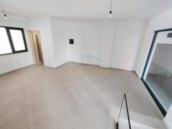 Tirane, shitet dyqan Kati 0, 44 m² 120.000 Euro (Rruga Nexho Konomi)