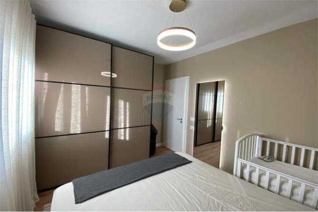 Tirane, jepet me qera apartament 2+1 Kati 9, 85 m² 600 Euro (Fusha Aviacionit)