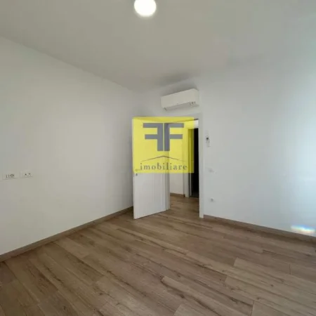 Tirane, jepet me qera ambjent biznesi Kati 2, 100 m² 1.500 Euro (Prane Coin)
