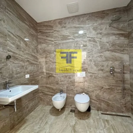 Tirane, jepet me qera ambjent biznesi Kati 2, 100 m² 1.500 Euro (Prane Coin)