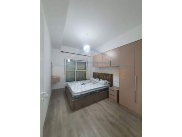 Tirane, jepet me qera apartament 2+1 Kati 1, 103 m² 450 Euro (Ali Demi, Kompleksi Mangalem)