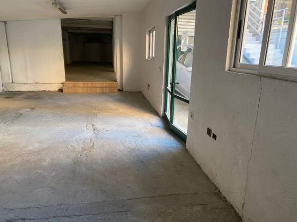 Tirane, jepet me qera Kati 1, 210 m² 1.000 Euro (Laprake)