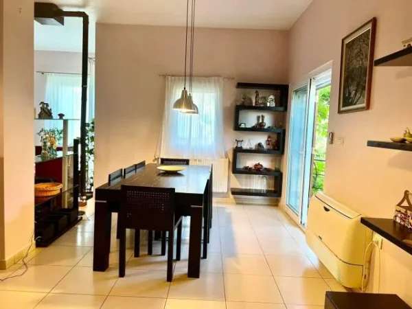 Tirane, shitet apartament 5+1 350 m²