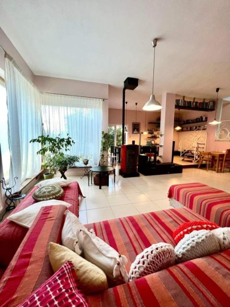 Tirane, shitet apartament 5+1 350 m²