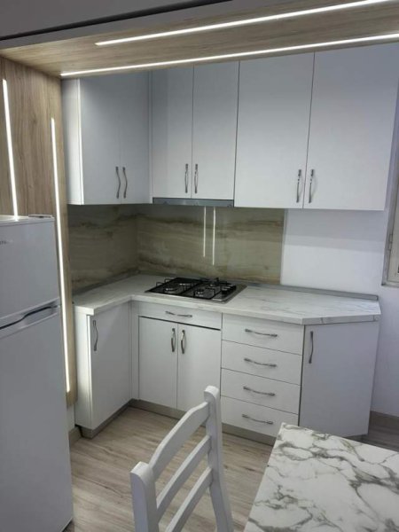 Tirane, jepet me qera apartament 1+1 Kati 2, 66 m² 500 Euro (Vasil Shanto)