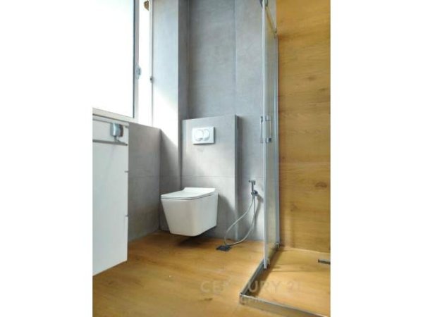 Tirane, jepet me qera apartament 1+1+BLK Kati 7, 65 m² 400 Euro (Rruga 5 Maji)