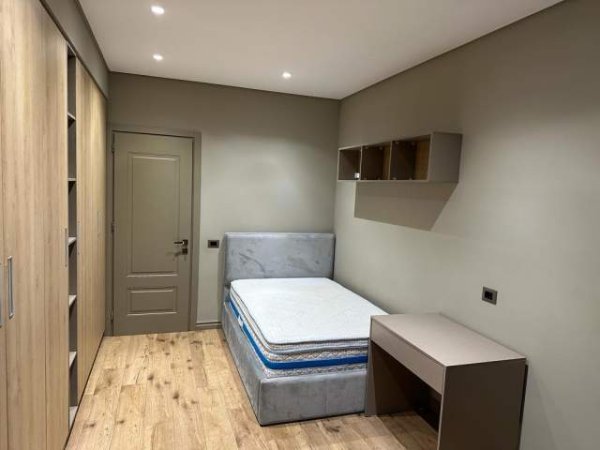 Tirane, jepet me qera apartament 2+1+BLK Kati 4, 120 m² 800 Euro (RRUGA E KAVAJES)