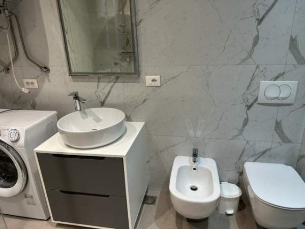 Tirane, jepet me qera apartament 2+1+BLK Kati 4, 120 m² 800 Euro (RRUGA E KAVAJES)