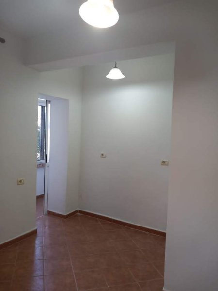 Tirane, jepet me qera apartament 1+1+BLK Kati 2, 65 m² 28.000 Leke