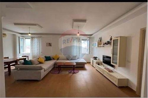 Tirane, jepet me qera apartament Kati 3, 104 m² 450 Euro