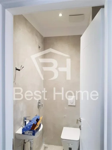 Tirane, jepet me qera zyre Kati 4, 110 m² 950 Euro (Qender, Rruga e Barrikadave)